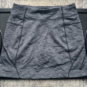 Small Athleta Excersion Charcoal Gray Skort